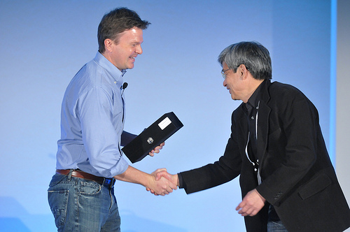 Date-san Accepts Award at LinuxCon Europe